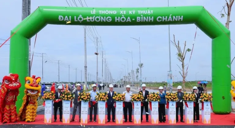 Hình ảnh Thông xe đại lộ 4,5 km kết nối TP HCM và Tây Ninh