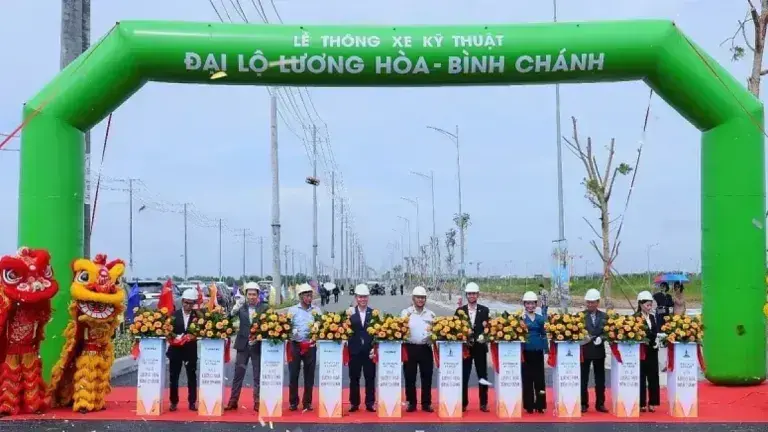 Hình ảnh Thông xe đại lộ 4,5 km kết nối TP HCM và Tây Ninh
